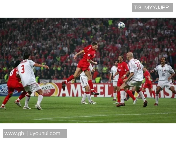 顶级球星三人制足球赛精彩对决 谁能在紧张激烈的赛场上脱颖而出