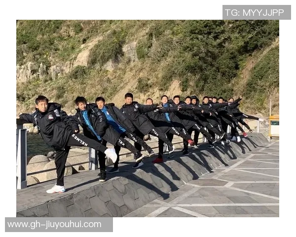 从贫困到荣耀：足球巨星们的成长历程与奋斗之路